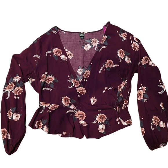 *5 for $20* Wild Fable floral wrap top - Picture 2 of 10